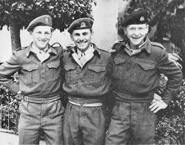 שלושת האחים החיילים. אליעזר (מימין), אהרון וחיים