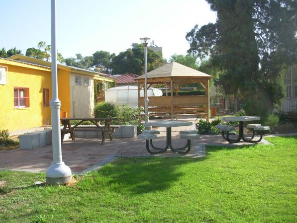 פינה בגינה הקהילתית