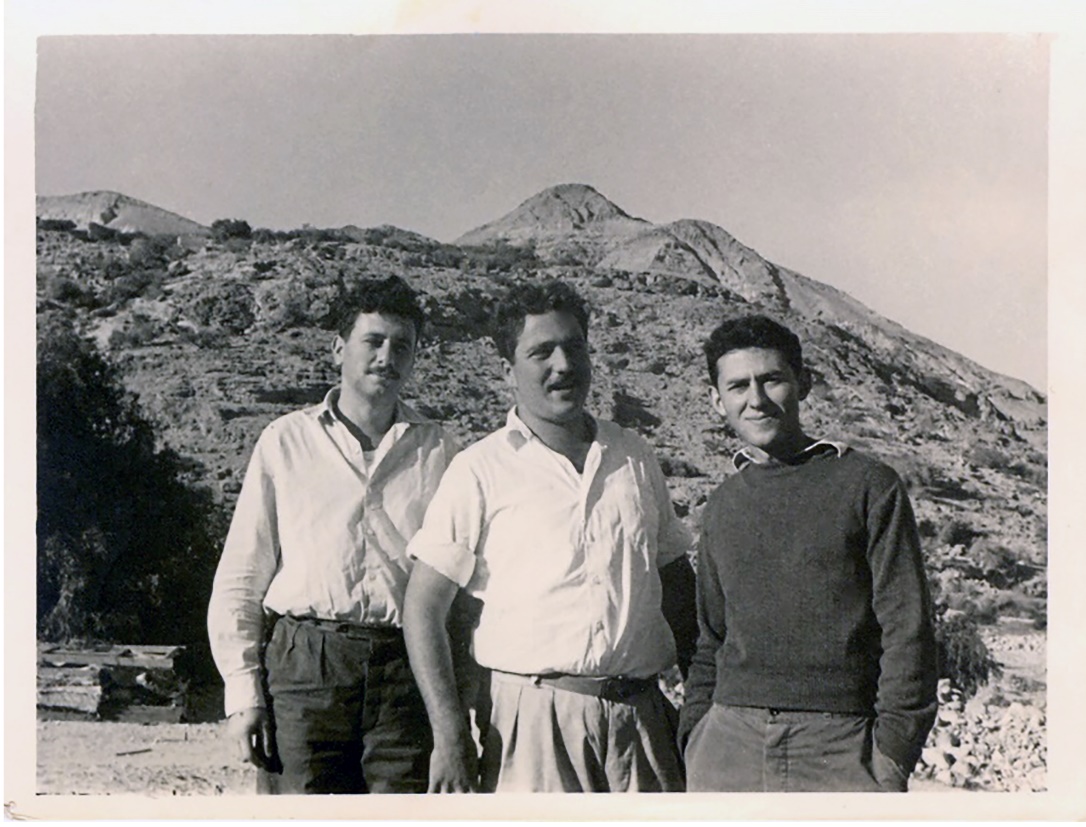 אורי שולביץ, שרגא רבין ואהוד בן עזר, עין גדי, 1957.